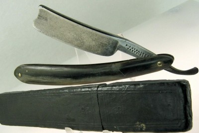 antique-sutcliffe-8-straight-razor_1_1dd430600551ecde29f0f1fa9487c52b (1).jpg