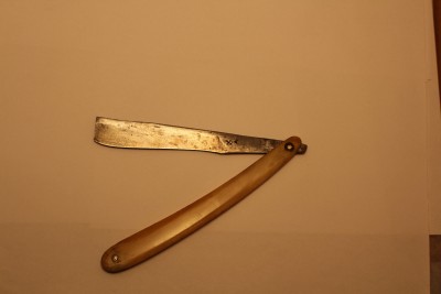 EARLY ENGLISH RAZOR 1.jpg