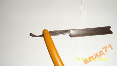 2226840155_3.jpg