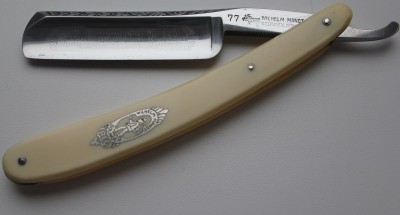 CY7PiAphn9A.jpg