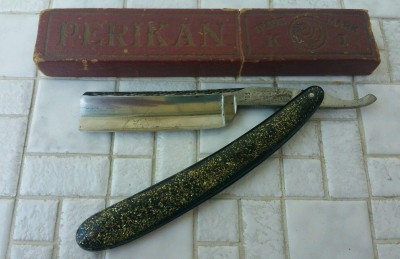 vintage-straight-razor-perikan_1_04a4c4c7e1c44ddcacc416d6d7e806e6.jpg