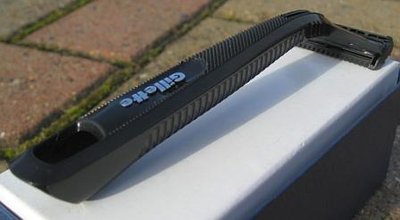 Gillette-Guard-razor-rear-view.jpg