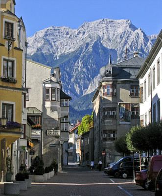 hall-in-tirol.jpg