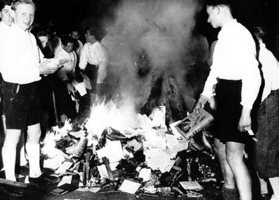 nazi_youth_burn_books_in_salzburg.jpg